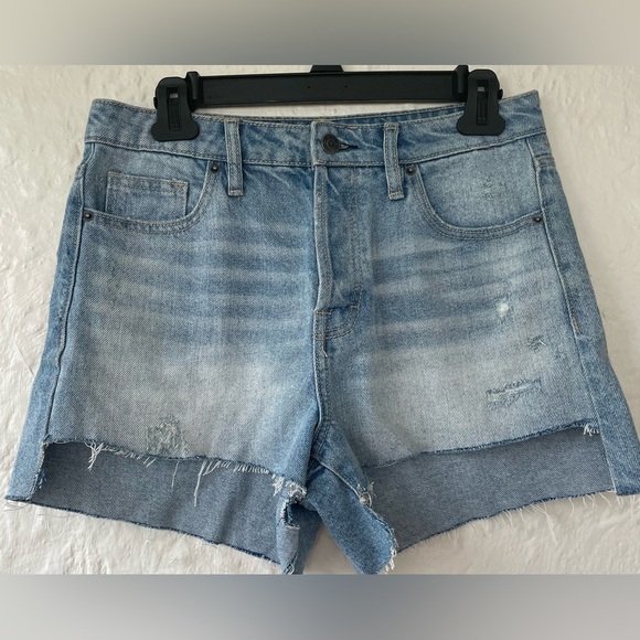 Hidden Kenzie Mid Rise Light Wash Distressed High/Low Denim Shorts, size M - Picture 1 of 9
